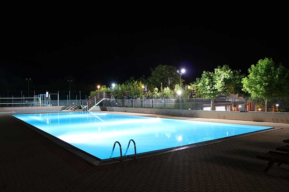 piscina-in-notturna